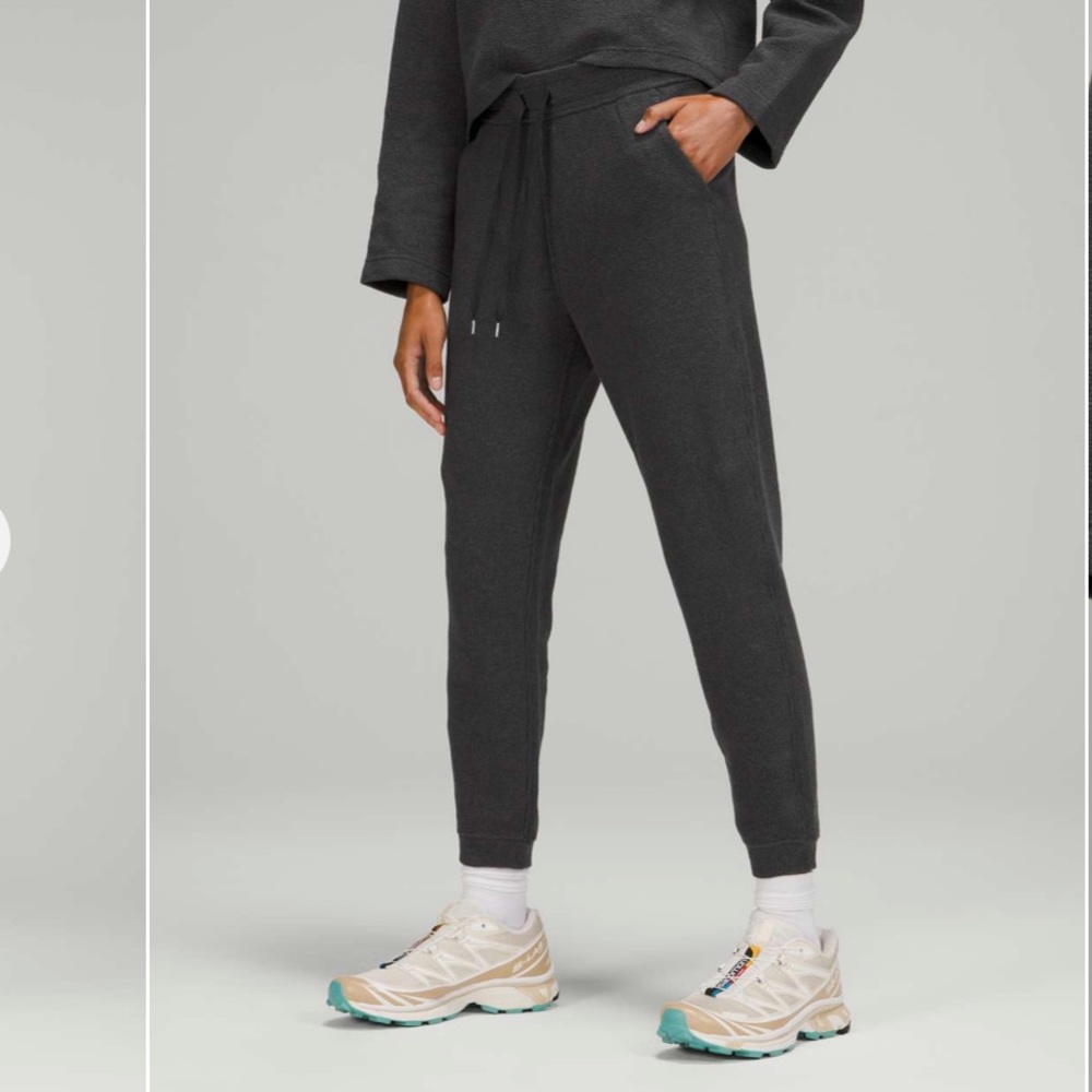 Lululemon Ribbed High-Rise Jogger 25" *7/8 Length in Heathered Black Size 4 - Picture 2 of 10